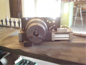 Bild zu Rundschalttisch mit Dreibackenfutter und Aufspannwinkel 