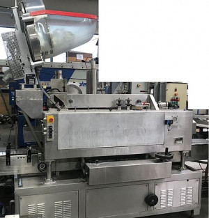 Bild zu Gläserverschließmaschine  PANO