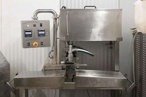 Bild zu Halbautomatische Bag in Box Abfüllgerät  KREUZMAYR