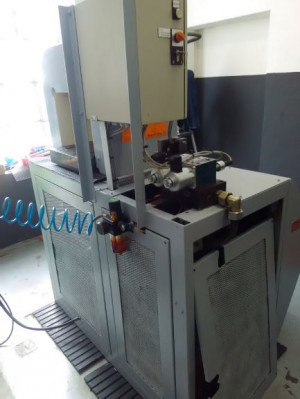 Bild zu Hydraulische Präge-Presse  MARIO DI MAIO