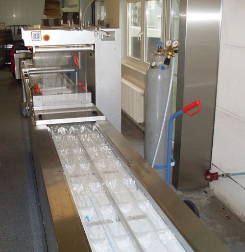 41032: Verpackungs- und Tiefziehmaschine  MULTIVAC