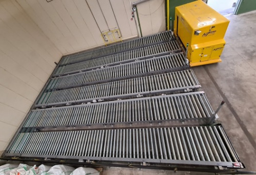 41626: Rollenförderer-Anlage und fahrerloses Transportfahrzeug  AVT