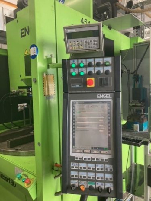 41710: vertikale Spritzgießmaschine  ENGEL