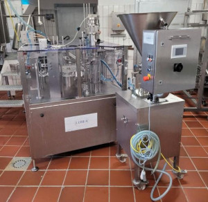Bild zu Rundläufer Becher-Abfüllmaschine  LOWA