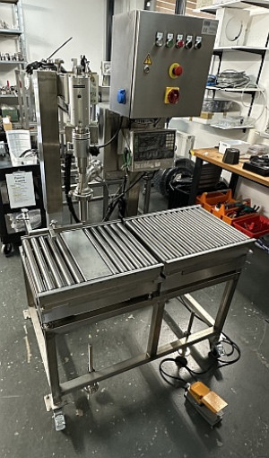 Bild zu Abfüllanlage für Dosen und Kanister 