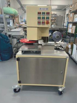 Bild zu Pralinen-Einwickelmaschine  ZUM WALD