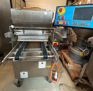 Bild zu Gebäckdosier- und Spritzmaschine  KRUMBEIN