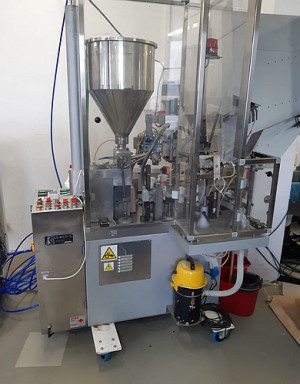 Bild zu Tubenfüll- und Verschließmaschine  COMADIS