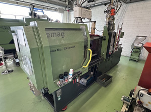 Bild zu Spritzgießmaschine  DEMAG