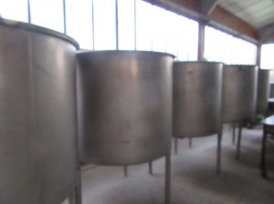 Bild zu Edelstahltanks mit Deckel 