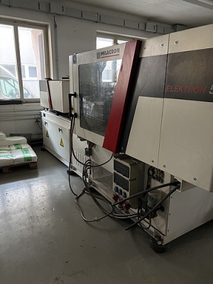 Bild zu Spritzgießmaschine  MILACRON